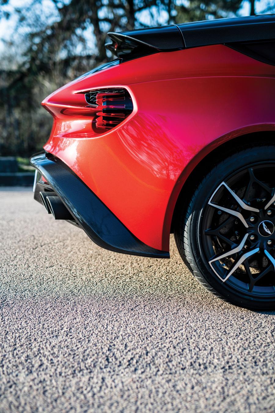 Детали экстерьера Aston Martin Vanquish Zagato Shooting Brake 2018 года  (WW) (фото 18 из 28)